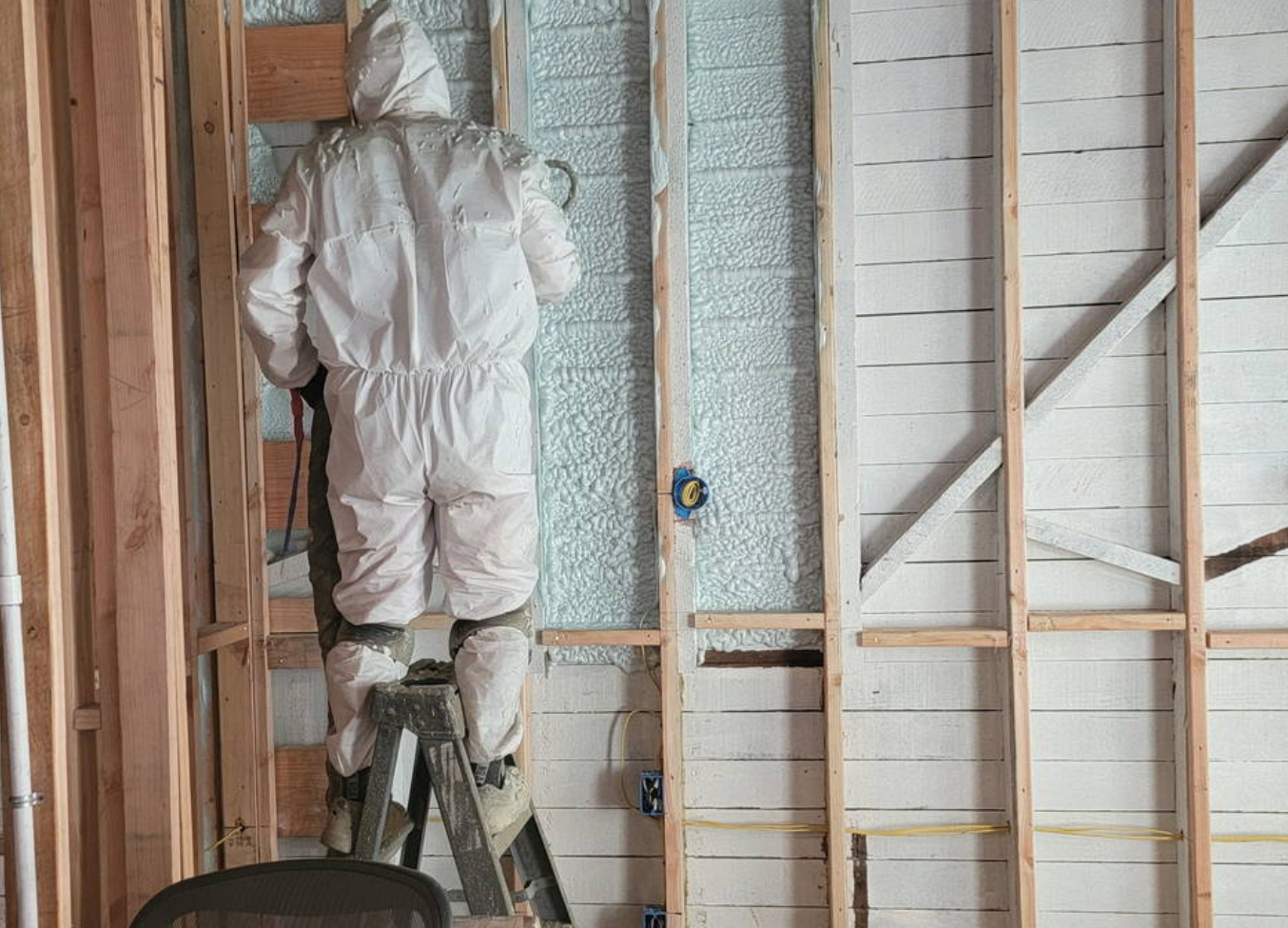  
         
         Couple enjoying the comfortable temperature of their home due to efficient insulation


         