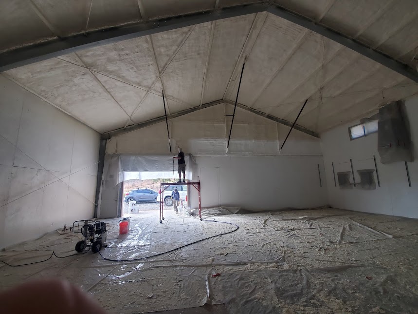  

                     USA Spray Me Contractors applying insulation in a research lab ceiling.






                     