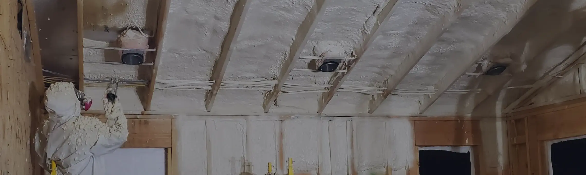 Spray foam insulation comparison with mineral wool Rockwool in 2025